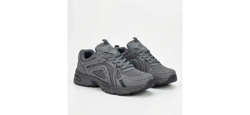 Графитовые кроссовки: все модели и с чем носить — 2026