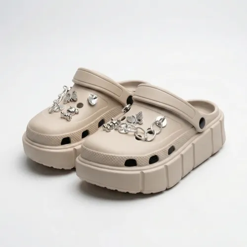 Жіночі крокси на платформі бежеві (37-41). Сабо з ланцюжками та стразами 