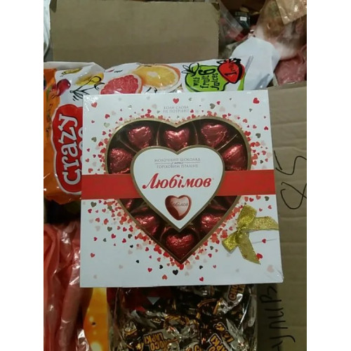 Конфеты Любимов молочный шоколад с нижним ореховой начинкой  125 гр