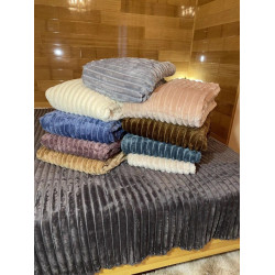 Велюровий плед із тисненням у формі смужок 3,5 см 