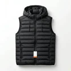 Чоловіча зимова жилетка з капюшоном на синтепоні Чорна. Тепла стьобана безрукавка (48-54)