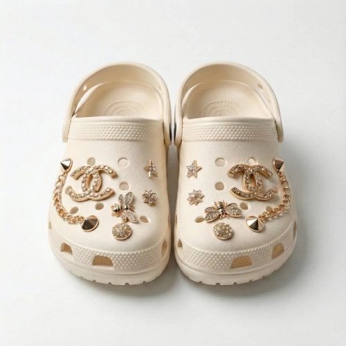 Женские сабо (кроксы) бежевые с золотым декором и цепочкой (36-41) (арт. 7740)