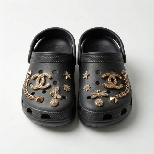 Женские сабо (кроксы) черные с золотым декором и цепочкой (36-41) (арт. 7746)