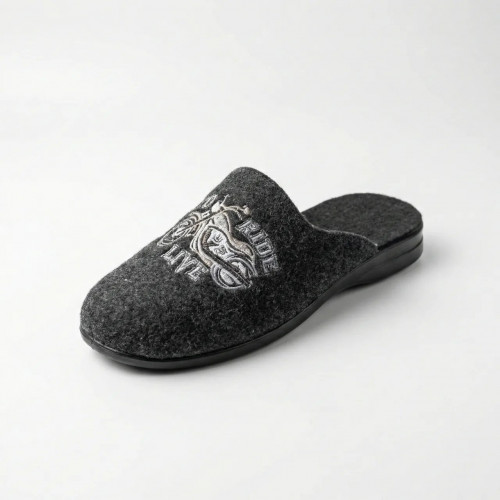 Чоловічі кімнатні капці повстяні з вишивкою Мотоцикл. Теплі сірі капці 41-45