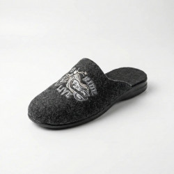 Чоловічі кімнатні тапочки повстяні з вишивкою Мотоцикл. Теплі сірі капці 41-45