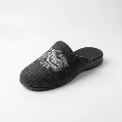 Чоловічі кімнатні тапочки повстяні з вишивкою Мотоцикл. Теплі сірі капці 41-45