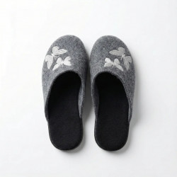 Жіночі кімнатні тапочки повстяні Klerotex сірі з метеликами (36-41)