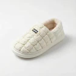 Жіночі дуті капці на хутрі Білі (36-41) Теплі стьобані тапочки Superme для дому