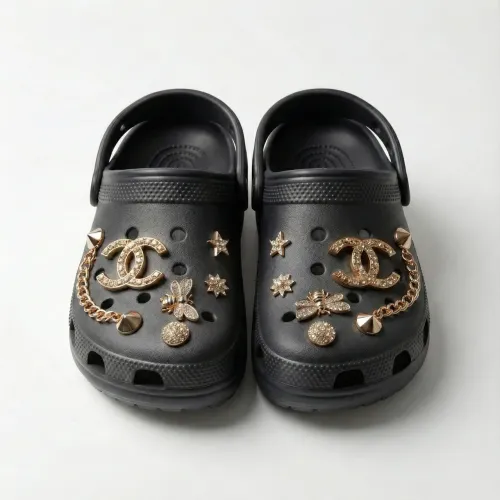 Жіночі сабо (крокси) чорні з золотим декором та ланцюжком (36-41)