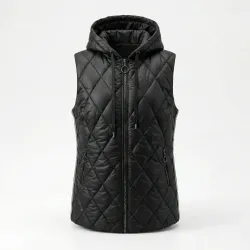 Жіноча тепла жилетка з капюшоном Чорна (ромб). Стьобана безрукавка зі стразами 46-54 52