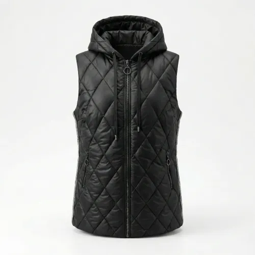 Жіноча тепла жилетка з капюшоном Чорна (ромб). Стьобана безрукавка зі стразами 46-54 54