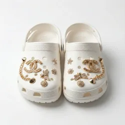 Жіночі сабо (крокси) білі з золотим декором та ланцюжком (36-41) 39