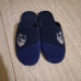 Чоловічі кімнатні тапочки повстяні Klerotex з вишивкою, темно-сині (41-45) - фото 2