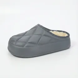 Жіночі зимові капці-дутики сірі на хутрі (37-41). Теплі стьобані шльопанці на платформі 40