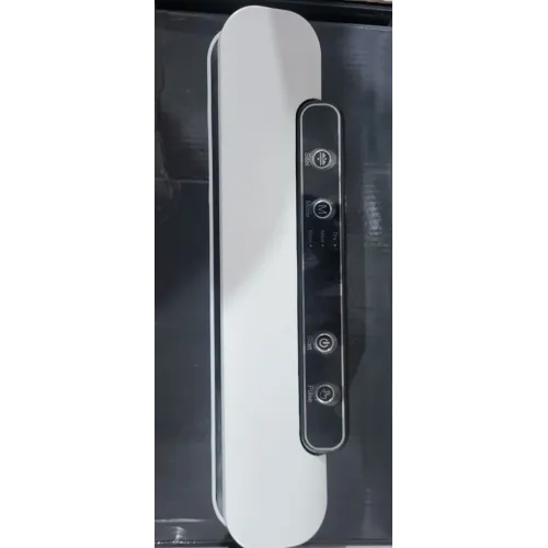 Современный вакуумный упаковщик — незаменимый помощник на кухне для длительного хранения продуктов. Устройство эффективно удаляет воздух из пакета и надежно запаивает его, сохраняя свежесть, вкус и полезные свойства продуктов в несколько раз дольше.
Преим