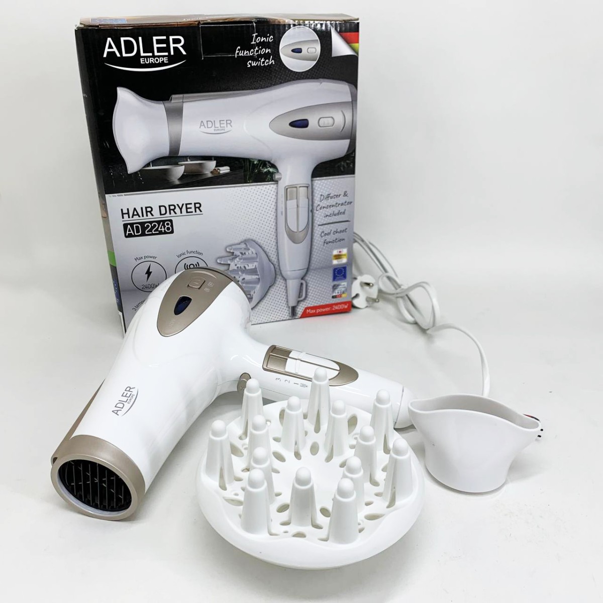Электрический фен для волос Adler AD-2248 White 2400Вт для укладки и сушки с насадками с ионизацией (арт. 14317)